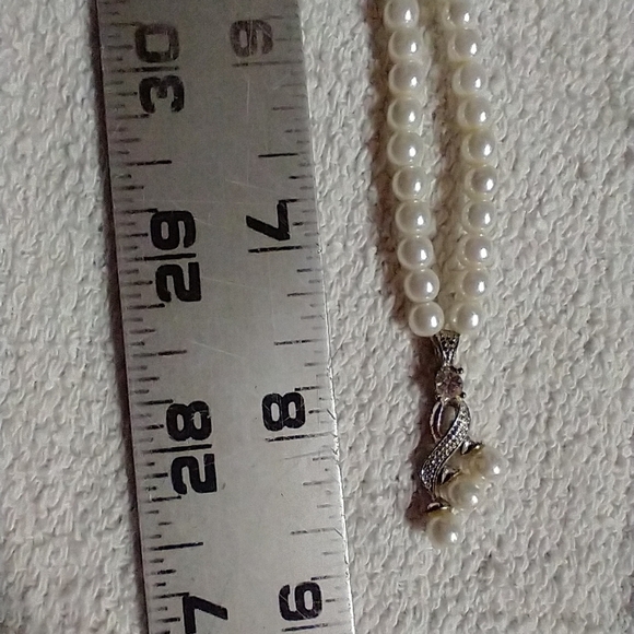 Silvertone faux pearl white beaded necklace - Picture 2 of 4